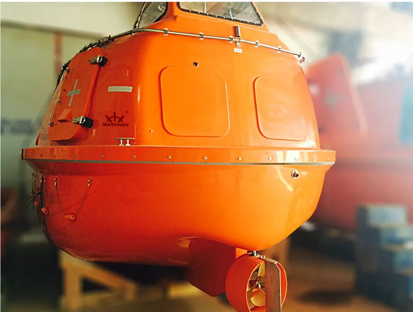 Enclosed lifeboat